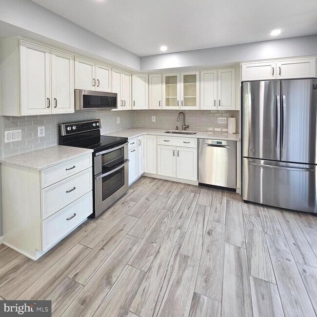 Building Photo - 7034 Bradwood Ct