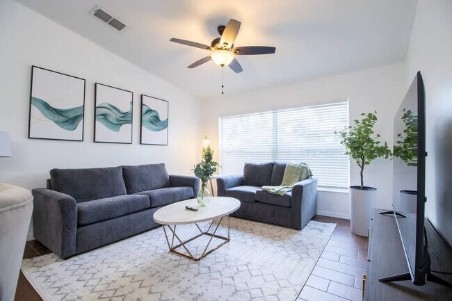 Primary Photo - 37135 Grassy Hill Ln