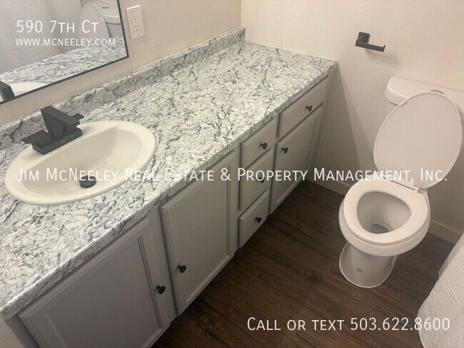 Building Photo - 590 7th Ct
