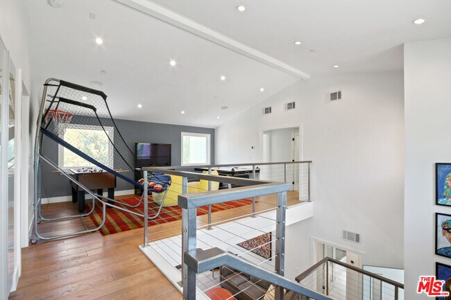 Building Photo - 4312 Mentone Ave