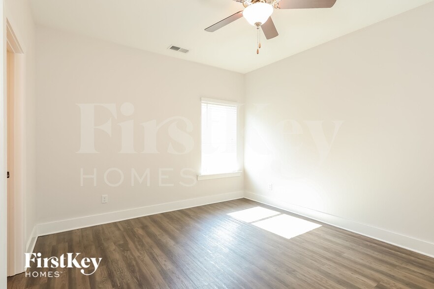 Building Photo - 1414 Woodridge Pl
