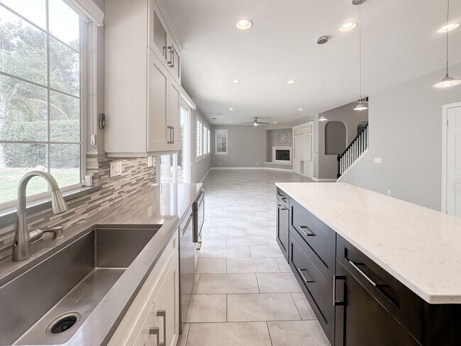 Building Photo - 32920 Northshire Cir