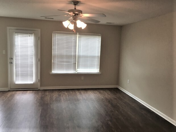 Building Photo - 210 Pine Forest Ln
