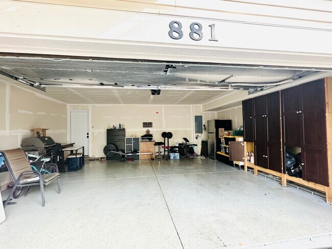 Building Photo - 881 Lewisburg Ln