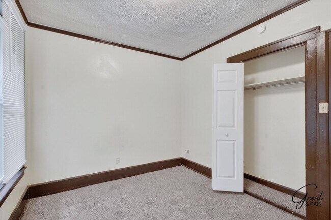 Building Photo - 58/60 Alger - FDR - T
