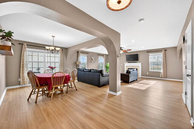 Building Photo - 1961 Creek Bank Dr