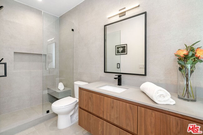 Building Photo - 4326 Serene Pl