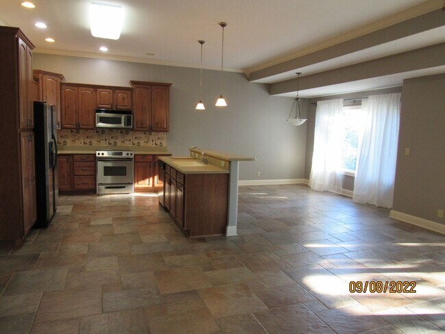 Building Photo - 4 bedroom duplex in Camdenton