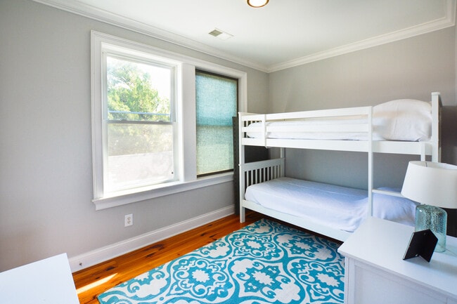 Building Photo - Fully Furnished Home in Downtown Charleston