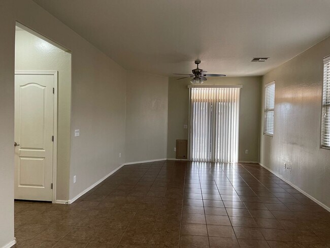 Building Photo - Attractive 3 bed, 2 bath home