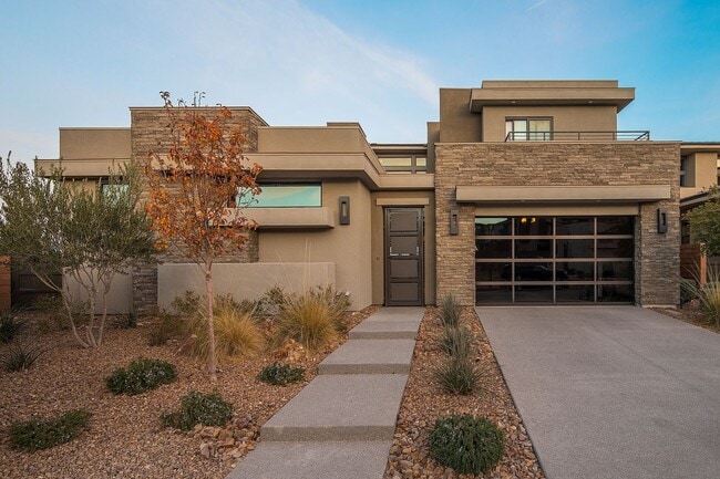 Building Photo - Luxury Home located in The Ridges of Summe...