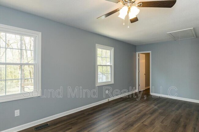 Building Photo - 409 Foxhall Dr