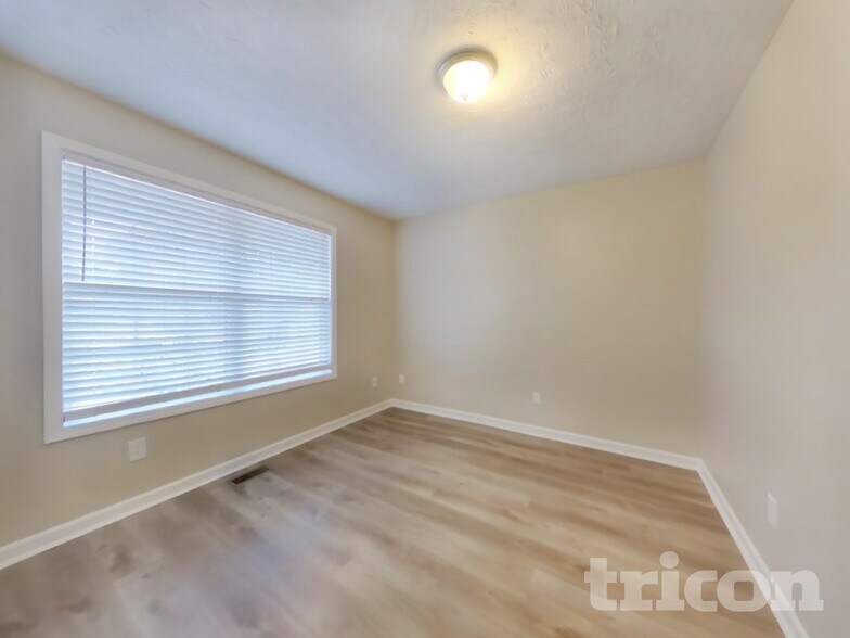 Building Photo - 581 Meadow Spring Dr