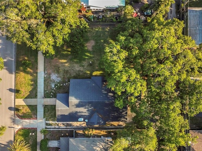 Building Photo - 1204 S Oak Ave