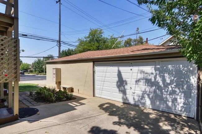 Building Photo - 3143 Freeport Blvd