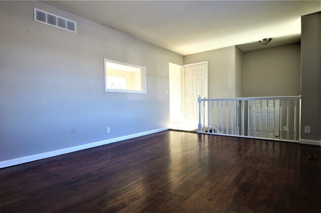 Building Photo - Gorgeous 3 bedroom / 1.5 Bath Home