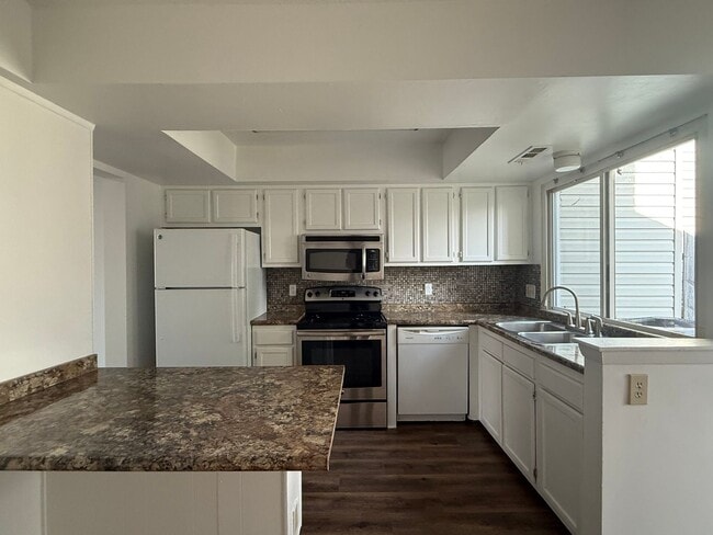 Building Photo - Townhouse For Rent in Virginia Beach