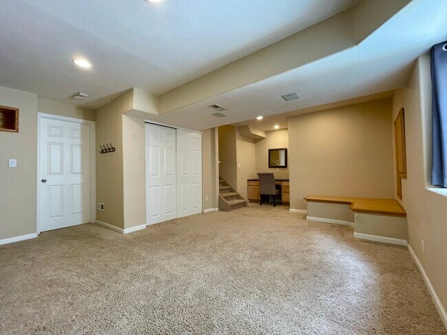 Building Photo - 5614 Blue Mountain Cir