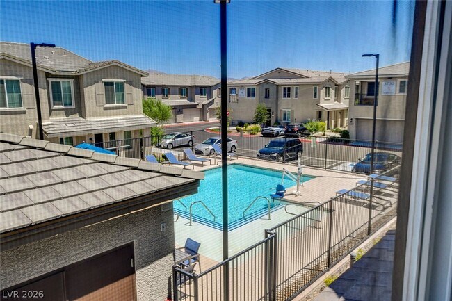 Building Photo - 5730 Sky Pointe Dr