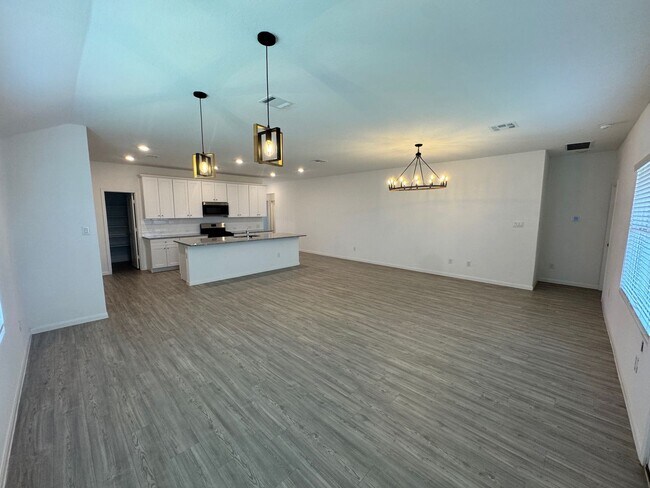 Building Photo - Modern Comfort & Style in This 2022-Built ...