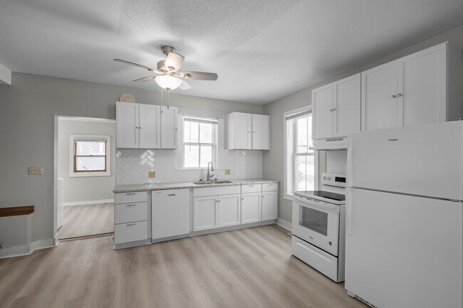 Building Photo - 509 W Baker St