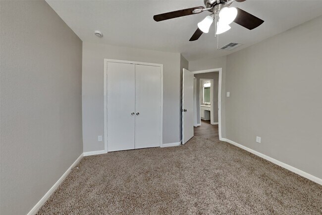 Building Photo - 6423 Lily Hollow Ct