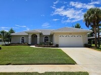 Building Photo - Seasonal Short-Term Private Heated Pool Home with 3 Bedroom, 2.5 Bath, 2 Car Garage in Sorrento W...