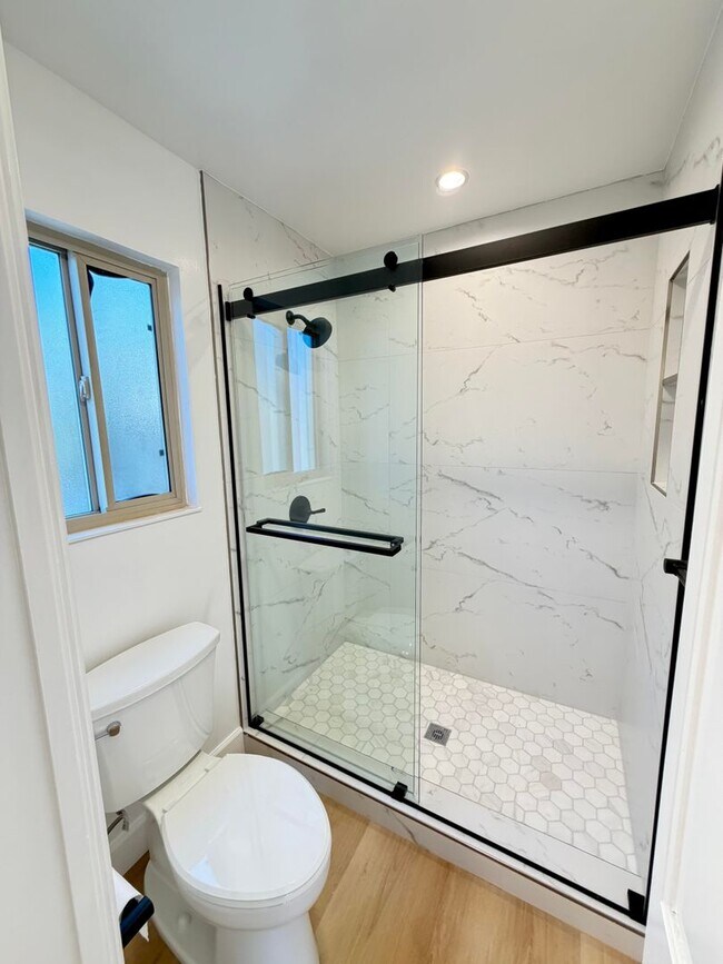 Building Photo - 9887 Broadmoor Dr