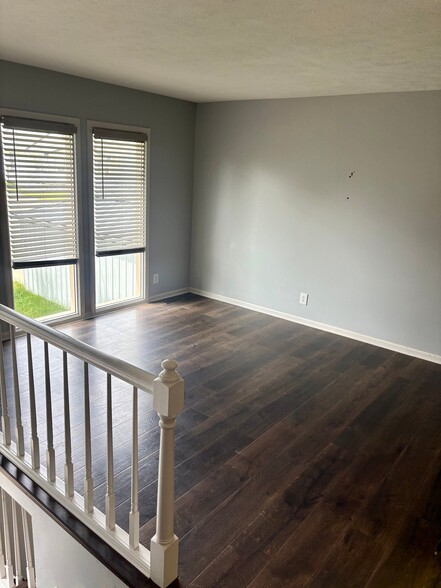 Building Photo - 5431 S 48th Ave