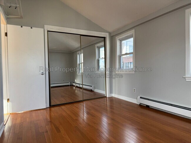 Building Photo - 81 Cabot St