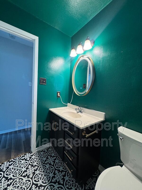 Building Photo - 1014 Alpha Cir