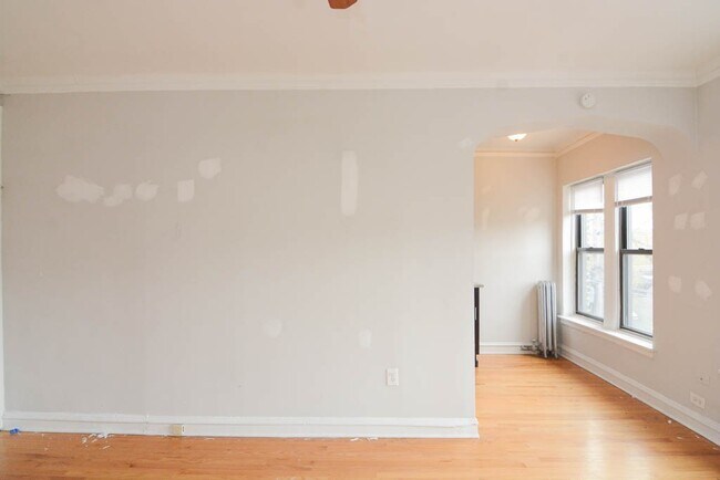 Building Photo - 4617 N Paulina St