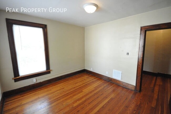Building Photo - 404 E Northwood Ave