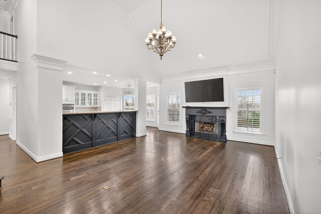 Building Photo - Beautiful 6BR Executive Brentwood Home with Pool