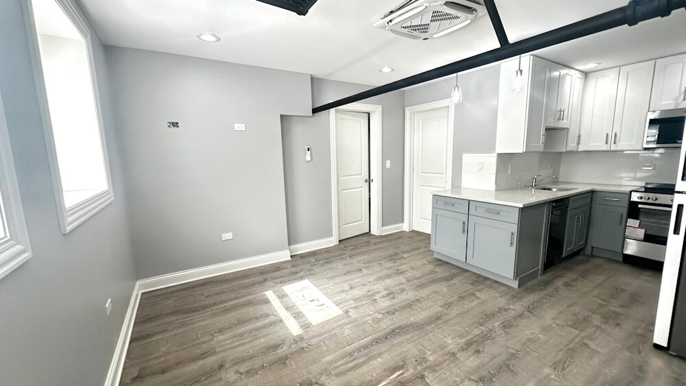 Building Photo - 1214 W Rosemont Ave