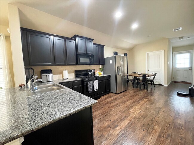 Building Photo - 3650 Sumner Lodge Dr