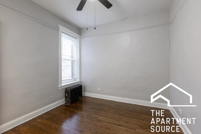 Building Photo - 6257 N Lakewood Ave