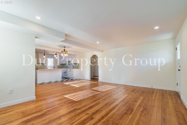 Building Photo - 8th Street