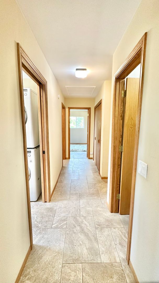 Building Photo - Amazing Location & Sprawling Country Living at its Very Best in this Beautiful Single-Story Home ...