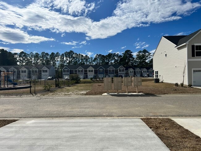 Building Photo - 243 Christiana Ln