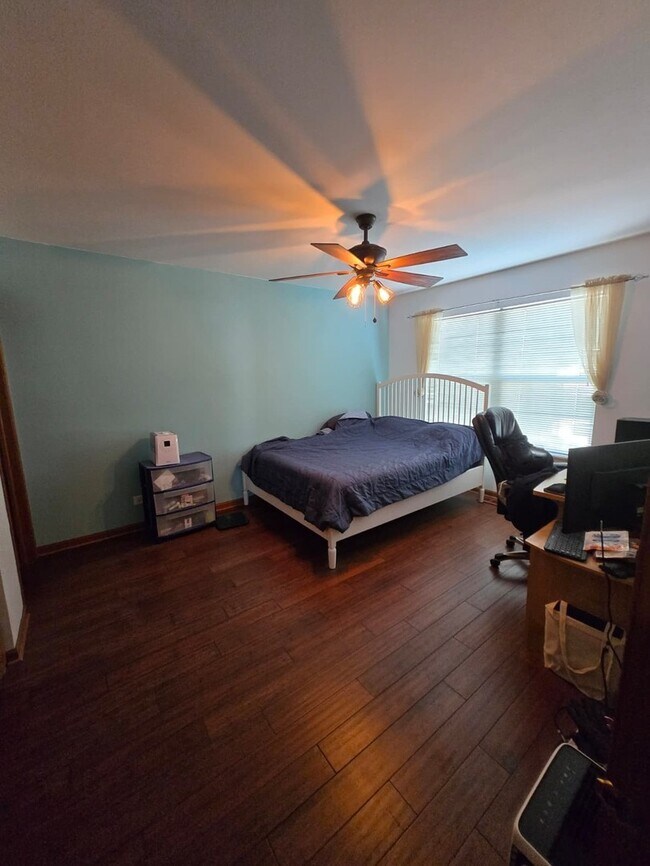 Building Photo - 2544 Dickens Dr