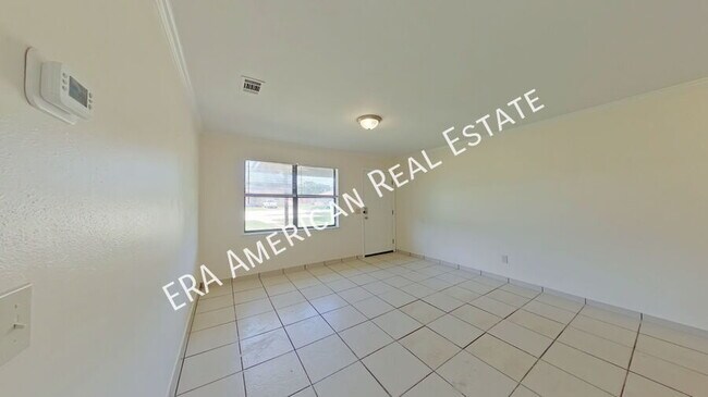 Building Photo - 108 Twin Trees Dr