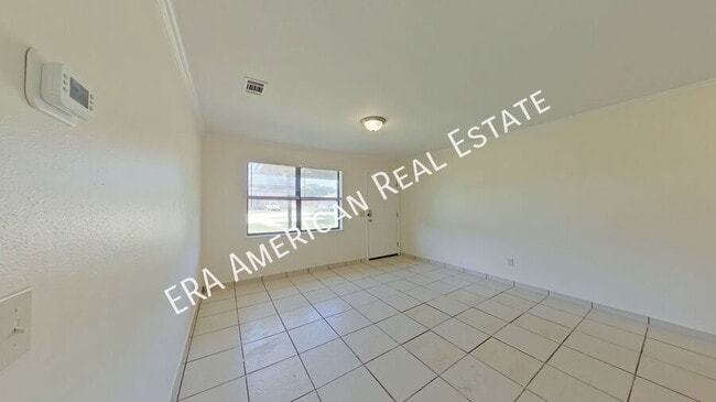 Building Photo - 90 Twin Trees Dr