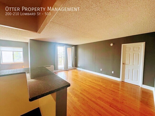 Building Photo - 200-210 Lombard St-503