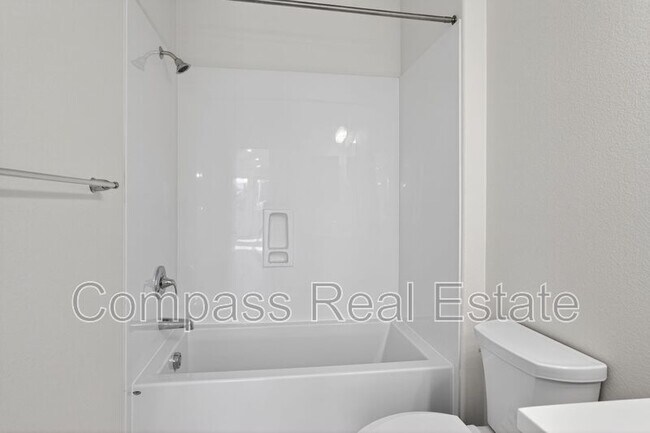 Building Photo - 3814 Norbridge Ave