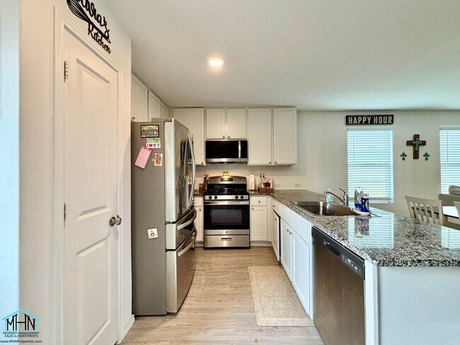 Building Photo - Welcome Home to this Charming 3-Bedroom 2-...