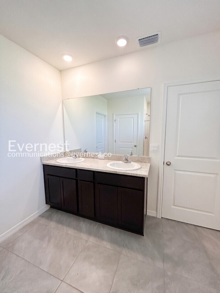 Building Photo - 8332 Juning Cove