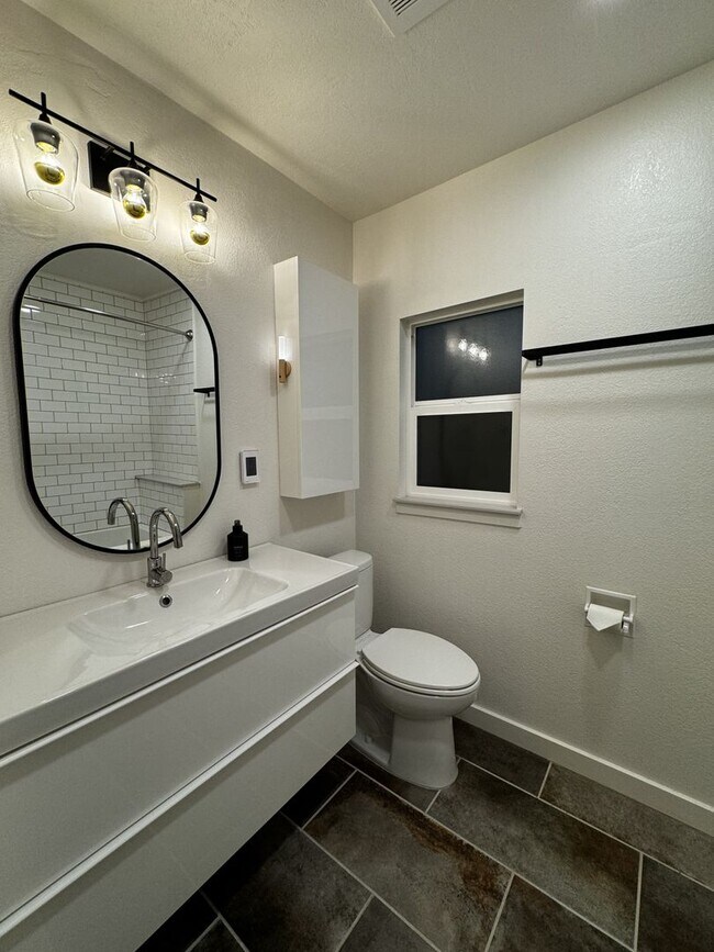 Building Photo - 1604 Square foot modern multi level home minutes from Occidental, storage, primary suite, large y...