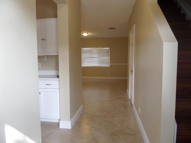Building Photo - 9661 Santa Rosa Dr