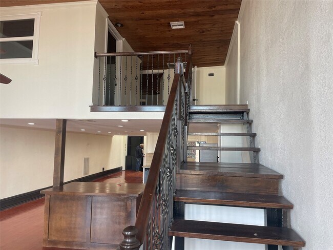 Building Photo - 2116 The Strand